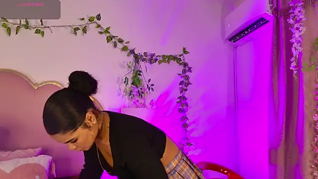 Snapshot of NahiaraReina chatting on June 11, 1:31 pm NahiaraReina online show from June 11, 1:31 pm