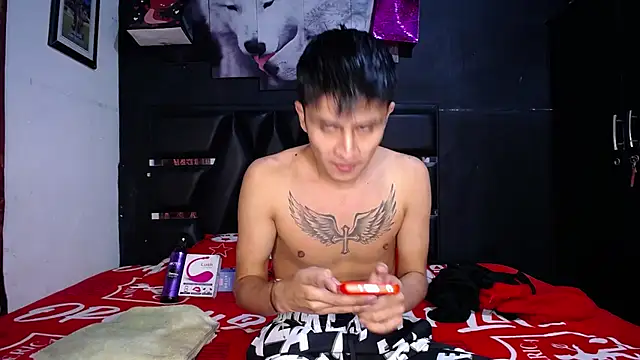 Snapshot of The__Rodriguez chatting on February 14, 12:19 am The Rodriguez online show from February 14, 12:19 am