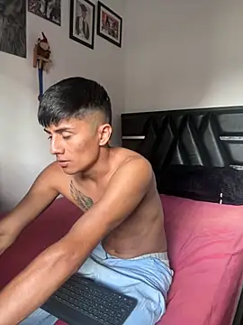 Snapshot of The__Rodriguez chatting on November 27, 8:55 pm The Rodriguez online show from November 27, 8:55 pm