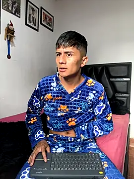 Snapshot of The__Rodriguez chatting on November 28, 5:26 pm The Rodriguez online show from November 28, 5:26 pm