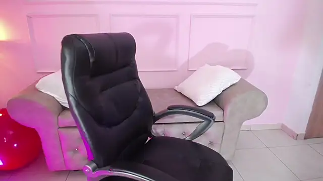 yenny garcia online show from January 27, 11:43 pm