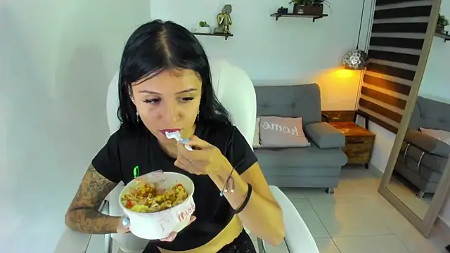 yenny garcia online show from September 13, 5:35 pm