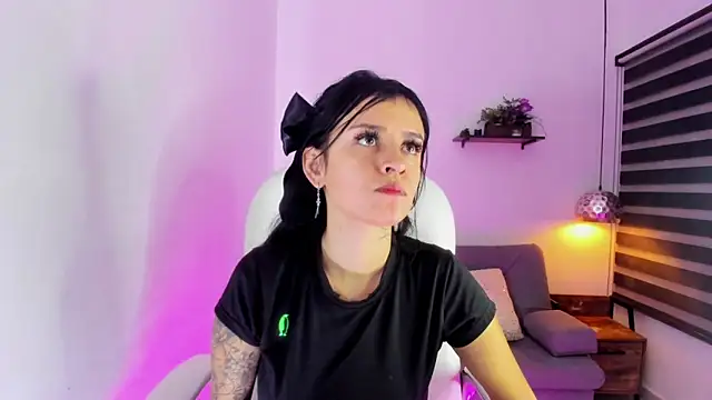 yenny garcia online show from October 1, 6:25 pm