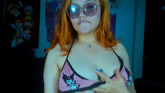 Snapshot of Lily_stone04 chatting on February 19, 8:33 am Lily stone04 online show from February 19, 8:33 am