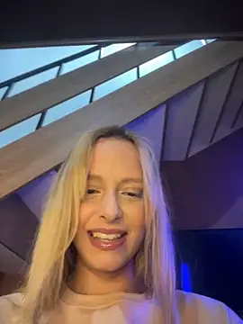 Snapshot of Bellahcha chatting on April 21, 1:42 am Bellahcha online show from April 21, 1:42 am