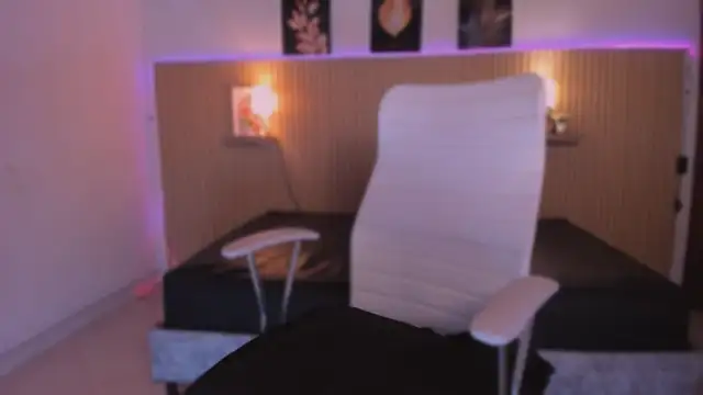 cloe sirena online show from April 9, 2:00 pm