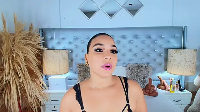 EileenBenzon online show from March 14, 3:48 am