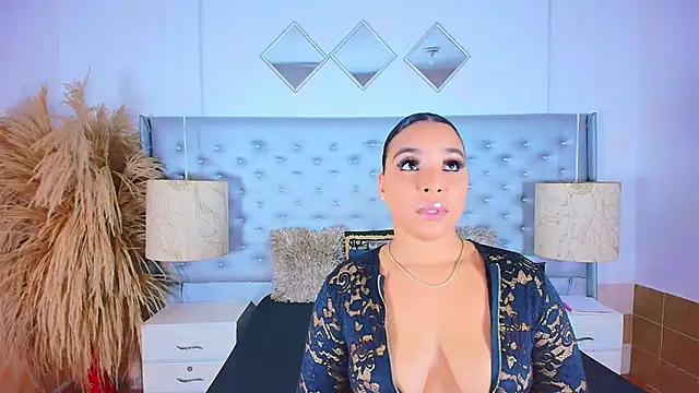 EileenBenzon online show from October 29, 4:59 am