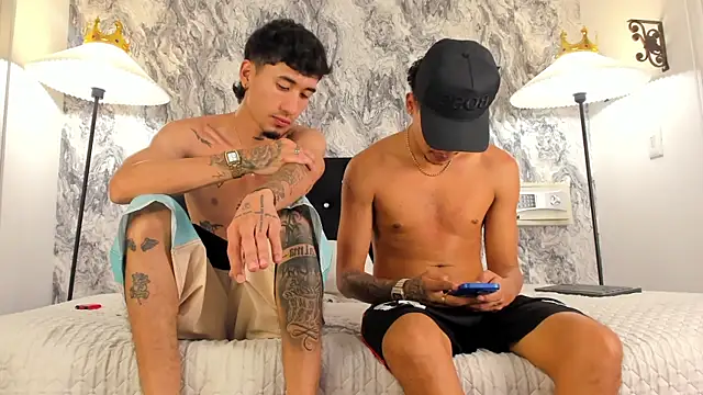 Snapshot of Ian_and_Noah chatting on January 6, 1:09 am Ian and Noah online show from January 6, 1:09 am