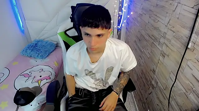 Brayan lopezz online show from January 21, 12:29 pm