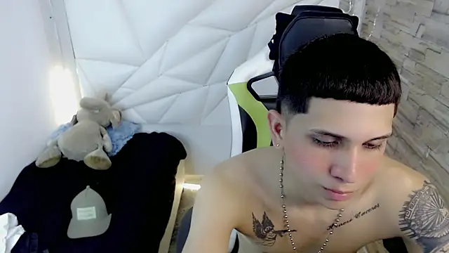 Brayan lopezz online show from February 3, 3:59 pm