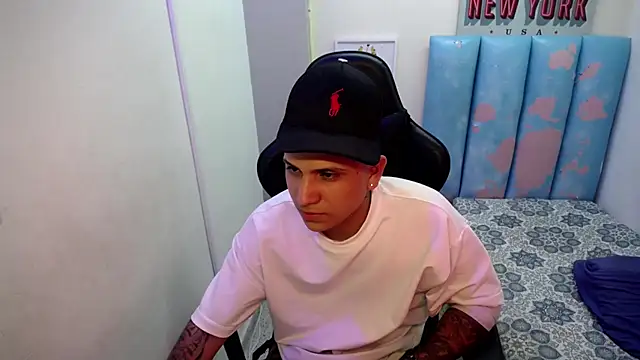 Snapshot of Brayan_lopezz chatting on May 5, 3:36 am Brayan lopezz online show from May 5, 3:36 am