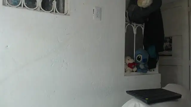 skinny sweet2411 online show from September 13, 11:59 pm