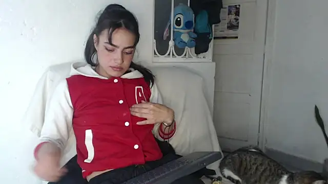 skinny sweet2411 online show from October 4, 11:36 pm