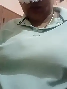 Snapshot of seemi_bhabhi chatting on February 5, 12:42 am seemi bhabhi online show from February 5, 12:42 am