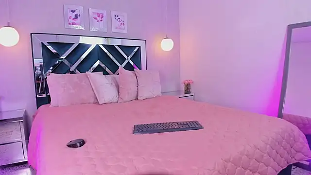 ibella7 online show from December 5, 7:32 pm