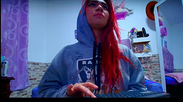 Snapshot of Melannytaylor chatting on December 5, 8:38 pm Melannytaylor online show from December 5, 8:38 pm