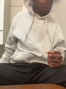 Snapshot of Mischevous_T69 chatting on October 3, 8:11 am Mischevous T69 online show from October 3, 8:11 am