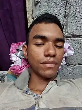 Snapshot of Reynold2608 chatting on November 17, 5:41 pm Reynold2608 online show from November 17, 5:41 pm