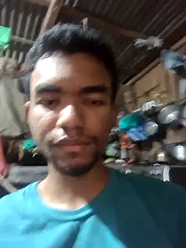 Snapshot of Reynold2608 chatting on December 17, 11:44 pm Reynold2608 online show from December 17, 11:44 pm