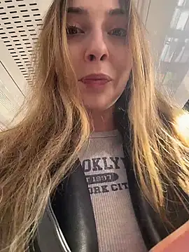 Sunny   Bunny online show from April 12, 11:04 am