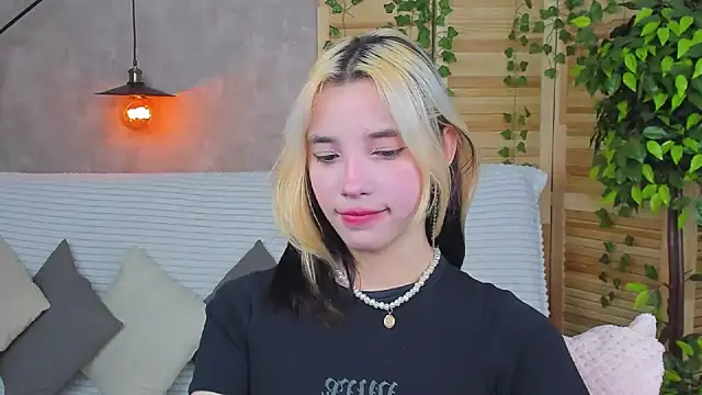 Snapshot of as1an_girlfriend chatting on February 2, 3:43 am as1an girlfriend online show from February 2, 3:43 am