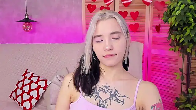 Snapshot of as1an_girlfriend chatting on February 19, 7:06 am as1an girlfriend online show from February 19, 7:06 am