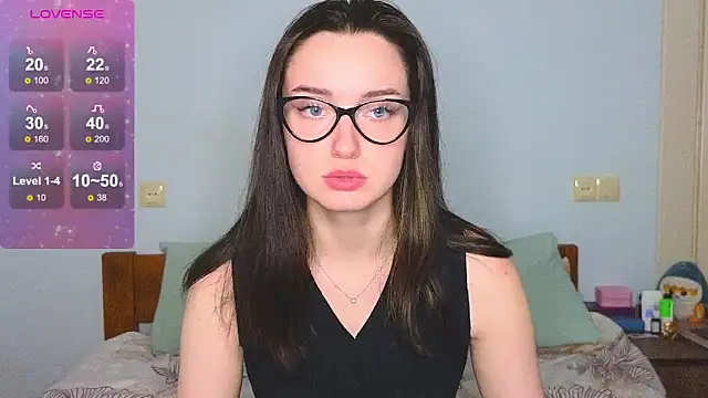 Snapshot of Wild_Sophie_ chatting on December 18, 4:28 pm Wild Sophie online show from December 18, 4:28 pm