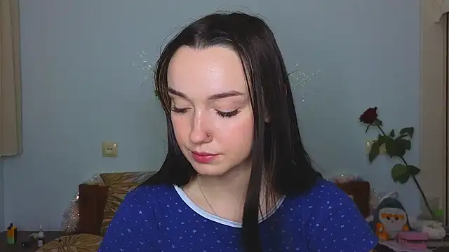 Snapshot of Wild_Sophie_ chatting on December 30, 9:19 pm Wild Sophie online show from December 30, 9:19 pm