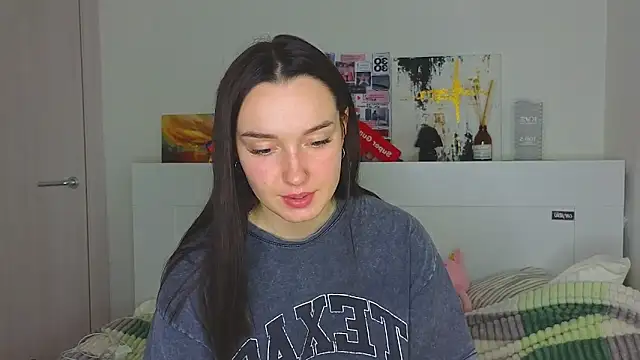 Snapshot of Wild_Sophie_ chatting on January 3, 9:05 pm Wild Sophie online show from January 3, 9:05 pm