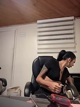 Hilary pinkk online show from December 19, 2:29 am