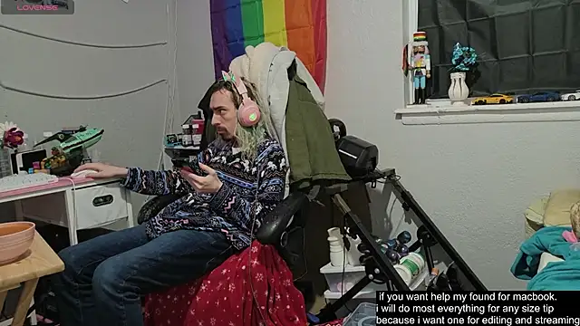 tallnerdyguy online show from November 21, 3:38 am