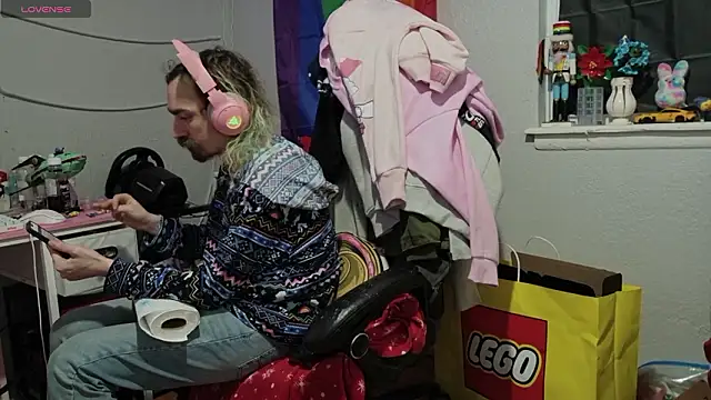 tallnerdyguy online show from February 12, 3:23 am