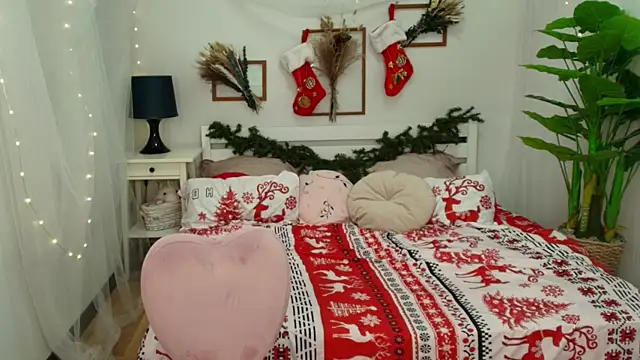 Snapshot of margeriTirell chatting on December 22, 2:28 am margeriTirell online show from December 22, 2:28 am