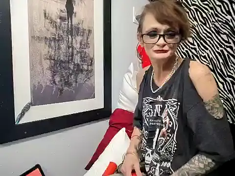 Snapshot of ivylee31 chatting on January 6, 12:16 am ivylee31 online show from January 6, 12:16 am