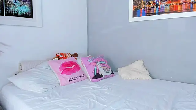 naughtyloverss online show from February 19, 6:43 pm