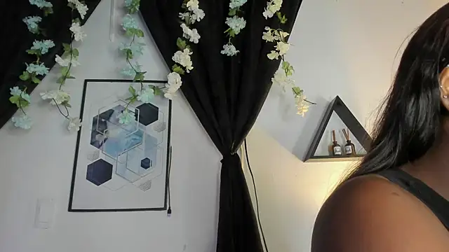 Khenta Michells online show from May 15, 10:44 am