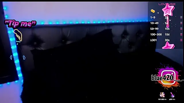 Snapshot of Skyler__blue4 chatting on December 4, 5:33 pm Skyler blue4 online show from December 4, 5:33 pm