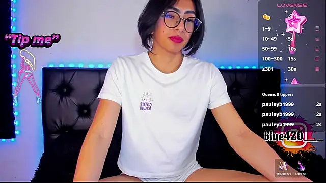 Snapshot of Skyler__blue4 chatting on December 14, 11:34 pm Skyler blue4 online show from December 14, 11:34 pm