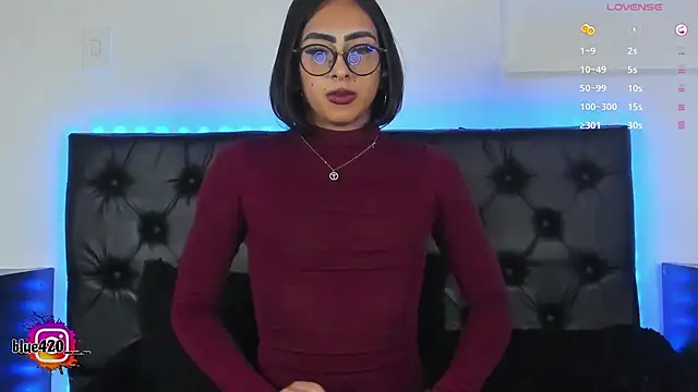 Snapshot of Skyler__blue4 chatting on January 26, 9:40 am Skyler blue4 online show from January 26, 9:40 am