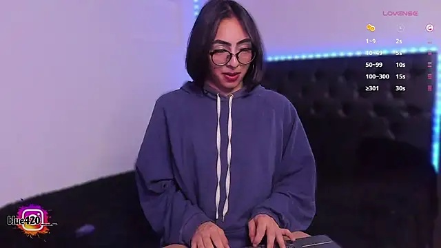 Snapshot of Skyler__blue4 chatting on March 2, 4:50 am Skyler blue4 online show from March 2, 4:50 am