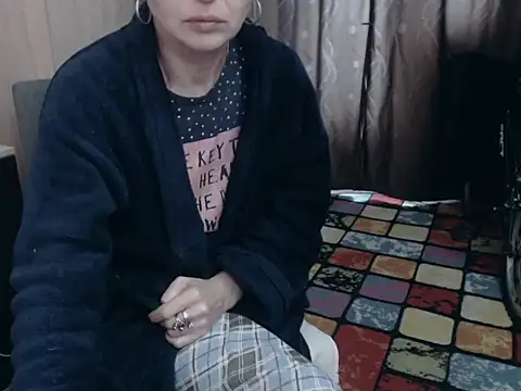 Snapshot of HornyClitX chatting on February 8, 12:39 pm HornyClitX online show from February 8, 12:39 pm
