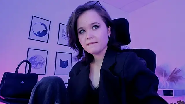 Elainebeness online show from December 18, 1:59 am