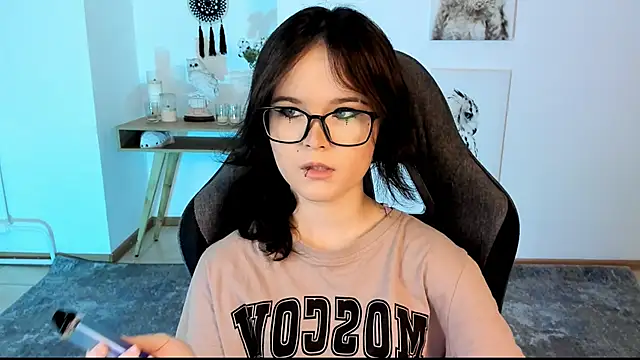 Elainebeness online show from February 28, 7:35 pm