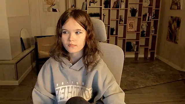 Elainebeness online show from September 16, 7:04 pm