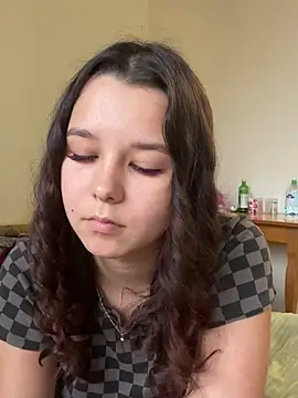 PoppyRobinson online show from December 12, 11:18 am