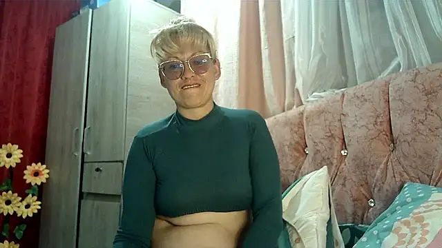 taylor198115 online show from December 6, 7:34 pm