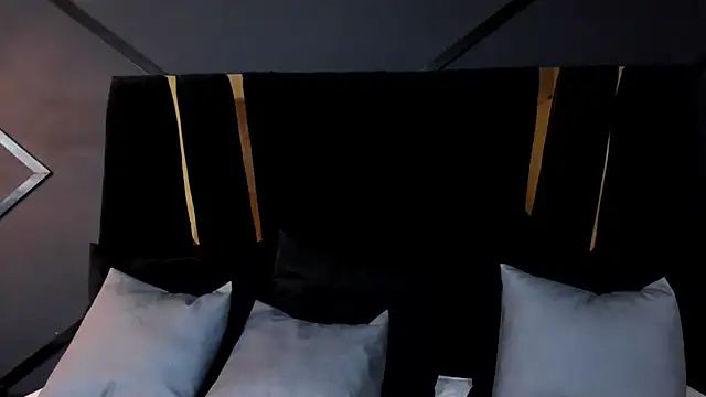 Snapshot of julieta_jewel chatting on February 19, 12:33 pm julieta jewel online show from February 19, 12:33 pm