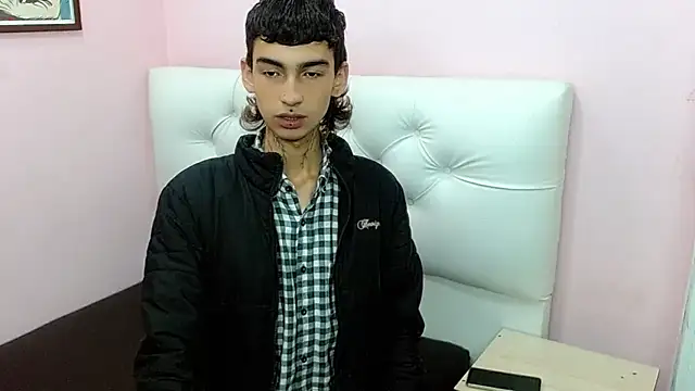 Snapshot of ttimy_x_boy chatting on January 12, 2:28 am ttimy x boy online show from January 12, 2:28 am