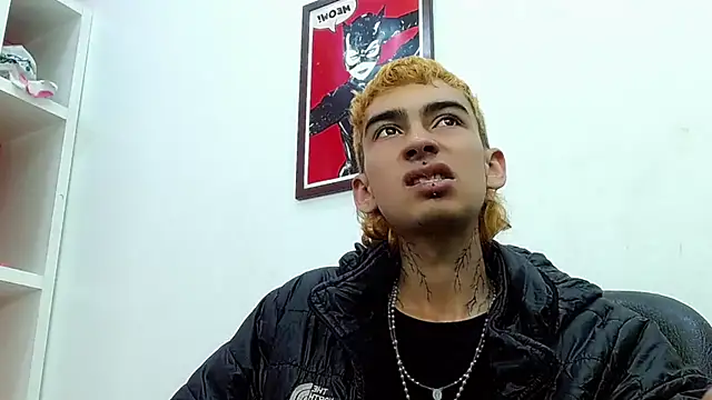 Snapshot of ttimy_x_boy chatting on February 5, 3:22 am ttimy x boy online show from February 5, 3:22 am